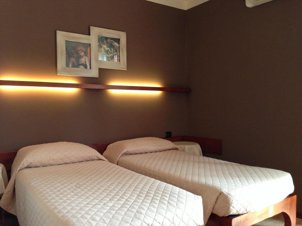 Hotel Il Fiordaliso Foresteria Busto Arsizio Habitación foto